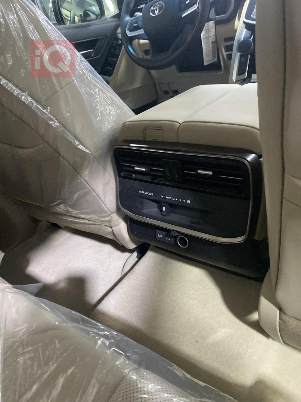 تۆیۆتا لاند کروزەر